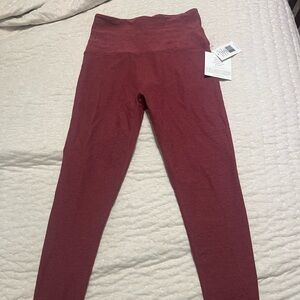 NWT Medium Beyond Yoga Leggings